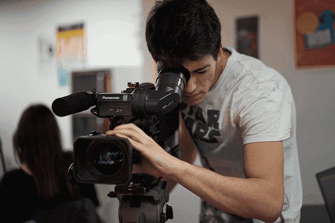 jeune-homme-alternance-audiovisuel audiovisuel-alternance