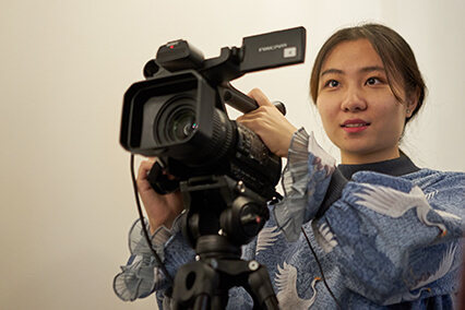 jeune-fille-alternance-audiovisuel alternance-formation-audiovisuel