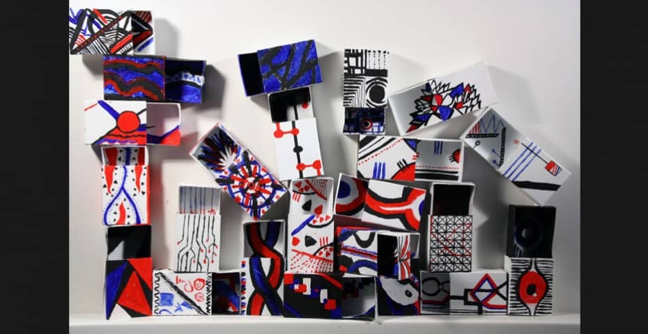 D'UNE BOÎTE D'ALLUMETTES À UNE INSTALLATION GRAPHIQUE - MANAA CIFACOM 2016 D'UNE BOÎTE D'ALLUMETTES À UNE INSTALLATION GRAPHIQUE - MANAA CIFACOM 2016